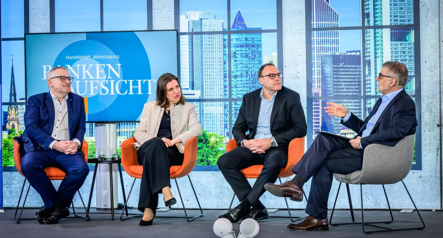 Unser Vorstand Maik Mittelberg in der Diskussion mit Tina Alvarez und Christian Beck